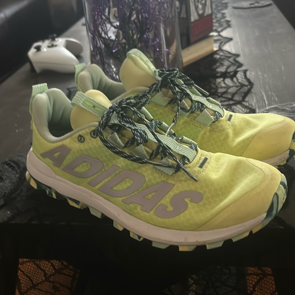 Running sneakers